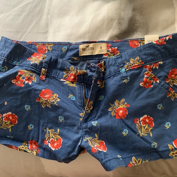 Hollister Pants - Hollister low rise shorties